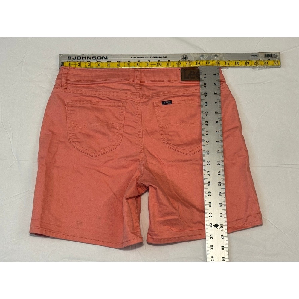 Lee Womens Regular Fit Mid Rise Shorts Coral Pink Size 12M 1CMRS79 - Picture 3 of 5
